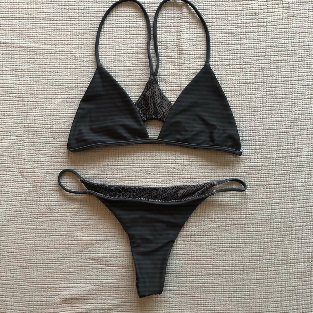 ACACIA Shaka top & Fins bottom night stripe